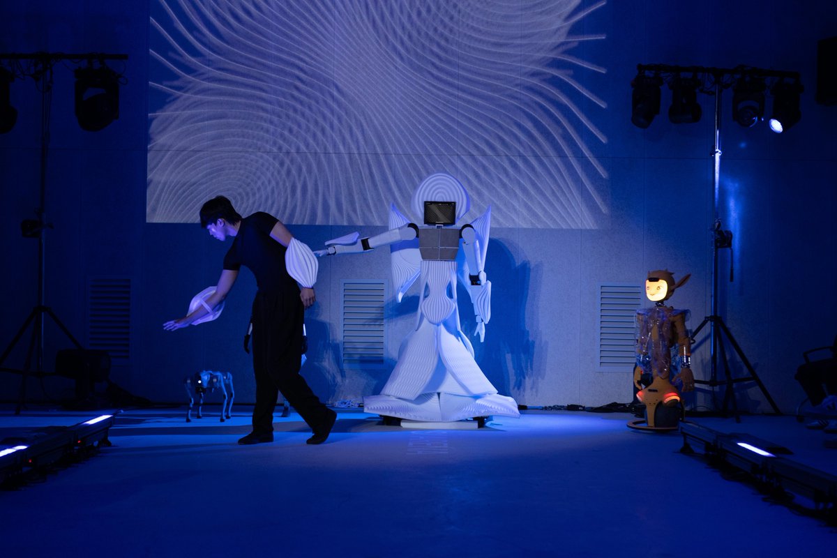 CMU_Robotics's tweet image. Scenes from the Robot Fashion Show, held at Humanoids’25 &amp;amp; co-hosted by the University of Seoul Startup Support Foundation!

@jeanoh &amp;amp; @JieEun served as creative directors, with the show&apos;s theme centering on safety &amp;amp; coexistence. 

Read about the event! 👉 bit.ly/3JJw6QF
