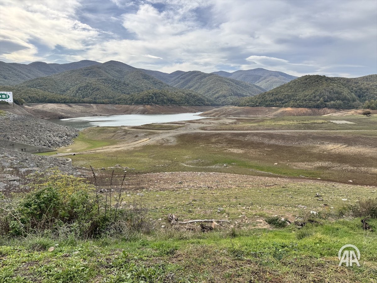 kuzeyormanlari's tweet image. Yalova&apos;nın su ihtiyacını karşılayan Gökçe Barajı&apos;nda su seviyesi %10&apos;a geriledi

Kuzey Ormanları’nda sürmekte olan yıkım, Marmara ve Batı Karadeniz’de yaşayan sayısız canlı ve milyonlarca insanın su, gıda ve sağlıklı çevrede yaşama hakkını yok ediyor. 

#KuzeyOrmanlarıYıkımınaSon…