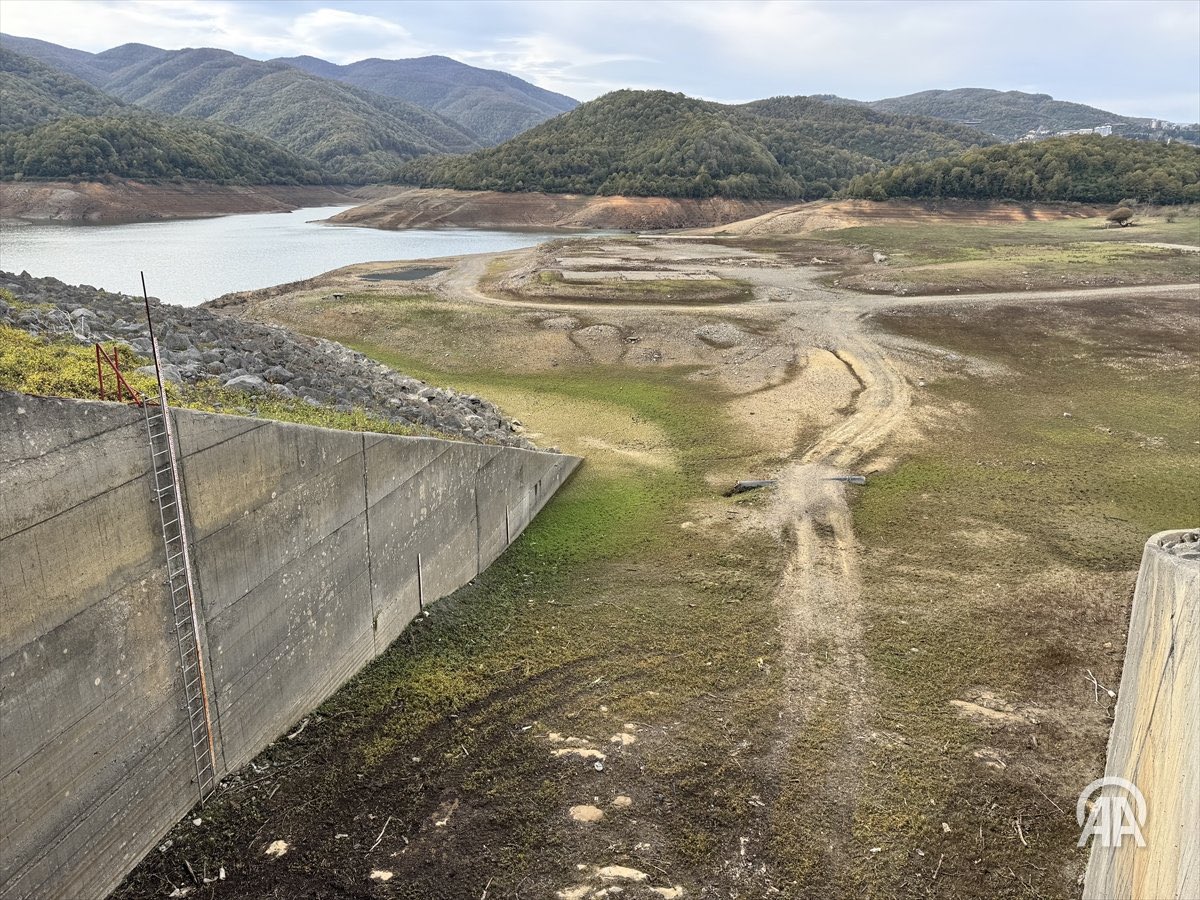 kuzeyormanlari's tweet image. Yalova&apos;nın su ihtiyacını karşılayan Gökçe Barajı&apos;nda su seviyesi %10&apos;a geriledi

Kuzey Ormanları’nda sürmekte olan yıkım, Marmara ve Batı Karadeniz’de yaşayan sayısız canlı ve milyonlarca insanın su, gıda ve sağlıklı çevrede yaşama hakkını yok ediyor. 

#KuzeyOrmanlarıYıkımınaSon…