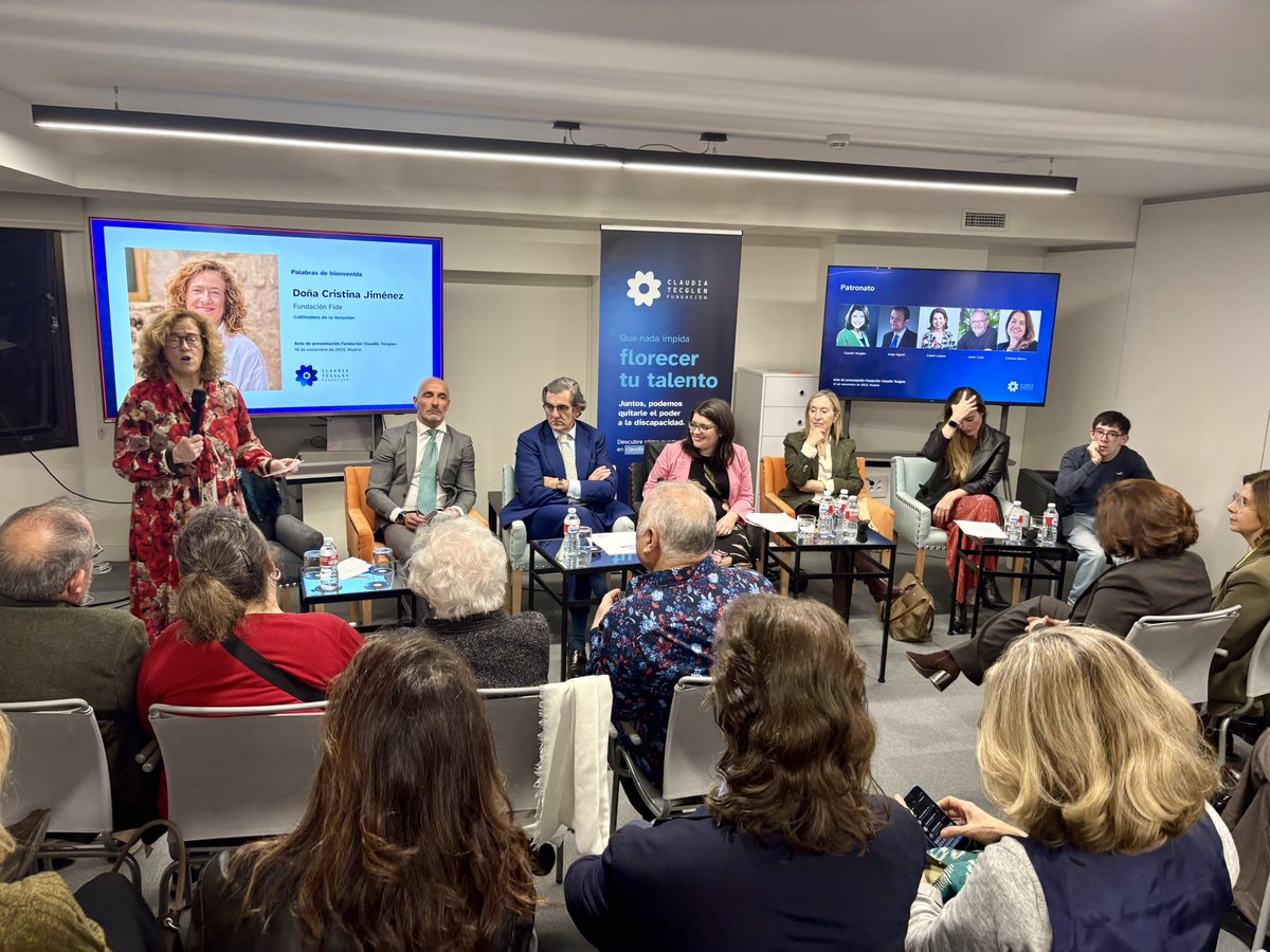 cristinasancho's tweet photo. En el lanzamiento de la Fundación @Claudiatecglen, con lleno hasta la bandera en Fide. Objetivo: apoyar la inclusión de personas con #discapacidad. 
“Para ti no hay barreras” le ha dicho @anapastorjulian. Y es verdad, Claudia es protagonista de su vida, como ella misma dice. https://t.co/HK2mdUPZuj