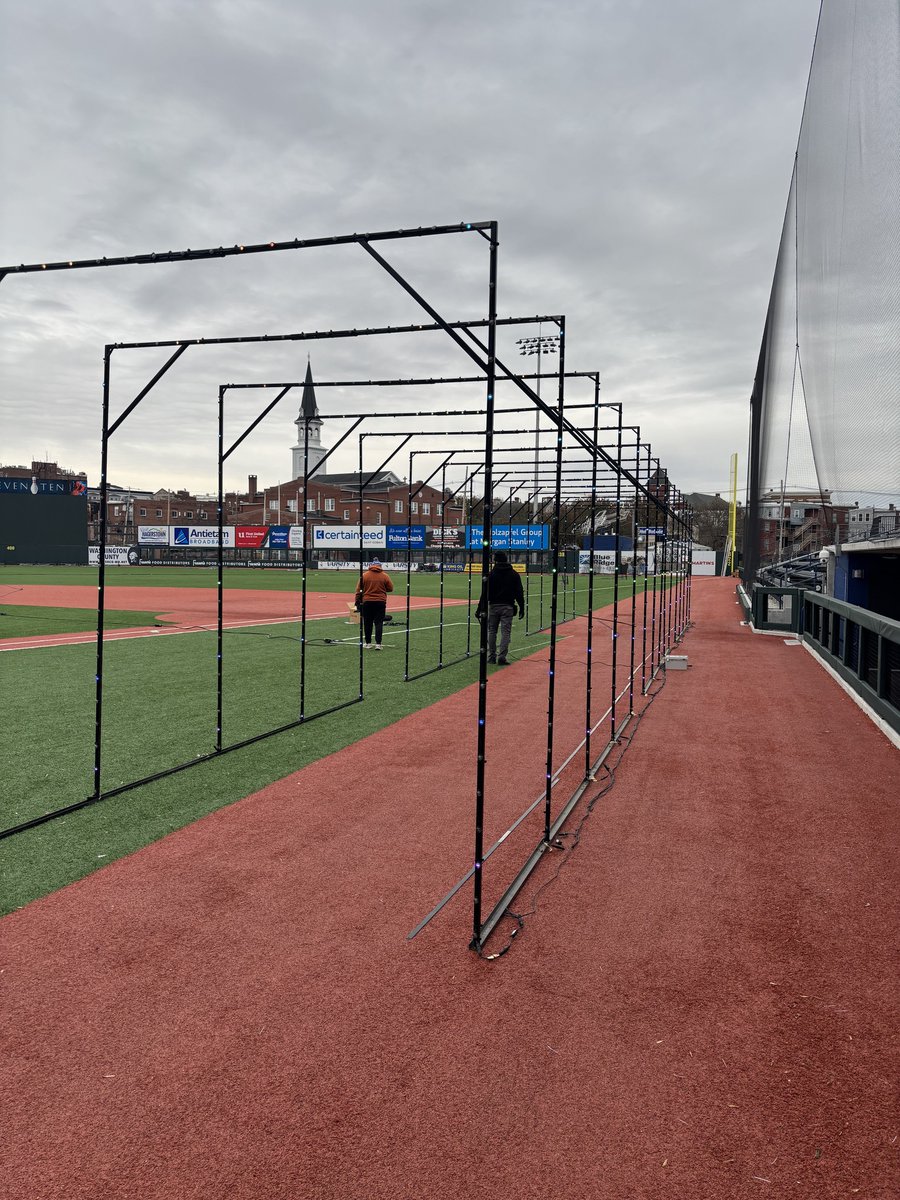 goflyingboxcars's tweet image. DiamondFest displays are being installed! ❄️

Displays will include PoinsettiaLand, a light tunnel, the 12 days of Christmas, Santa’s helpers, and a train station! More activities will surround the park!

🎟️ tinyurl.com/3hs5dfzx
📰 diamondfesthagerstown.com/faqs

#AllSystemsGo🛫