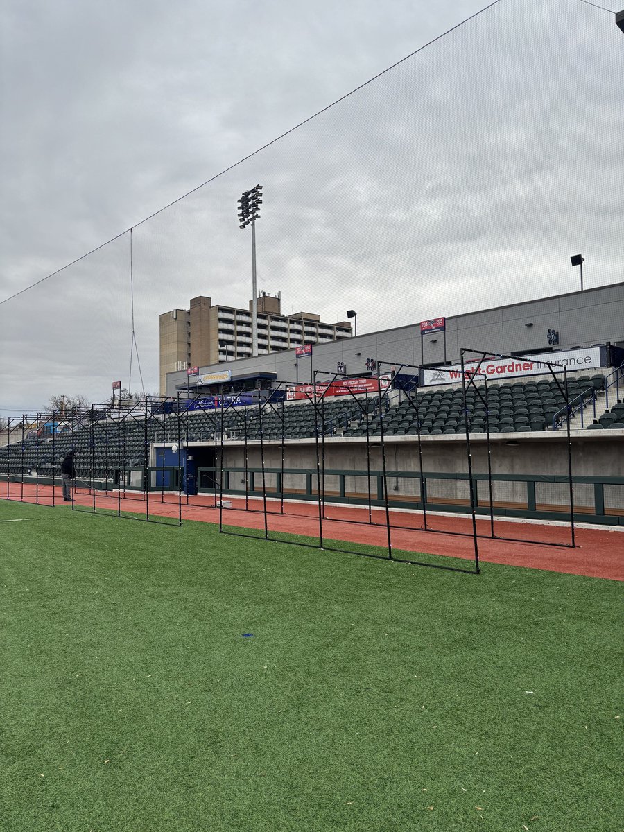 goflyingboxcars's tweet image. DiamondFest displays are being installed! ❄️

Displays will include PoinsettiaLand, a light tunnel, the 12 days of Christmas, Santa’s helpers, and a train station! More activities will surround the park!

🎟️ tinyurl.com/3hs5dfzx
📰 diamondfesthagerstown.com/faqs

#AllSystemsGo🛫