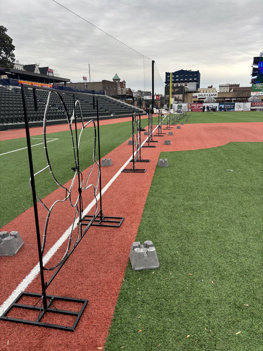 goflyingboxcars's tweet image. DiamondFest displays are being installed! ❄️

Displays will include PoinsettiaLand, a light tunnel, the 12 days of Christmas, Santa’s helpers, and a train station! More activities will surround the park!

🎟️ tinyurl.com/3hs5dfzx
📰 diamondfesthagerstown.com/faqs

#AllSystemsGo🛫