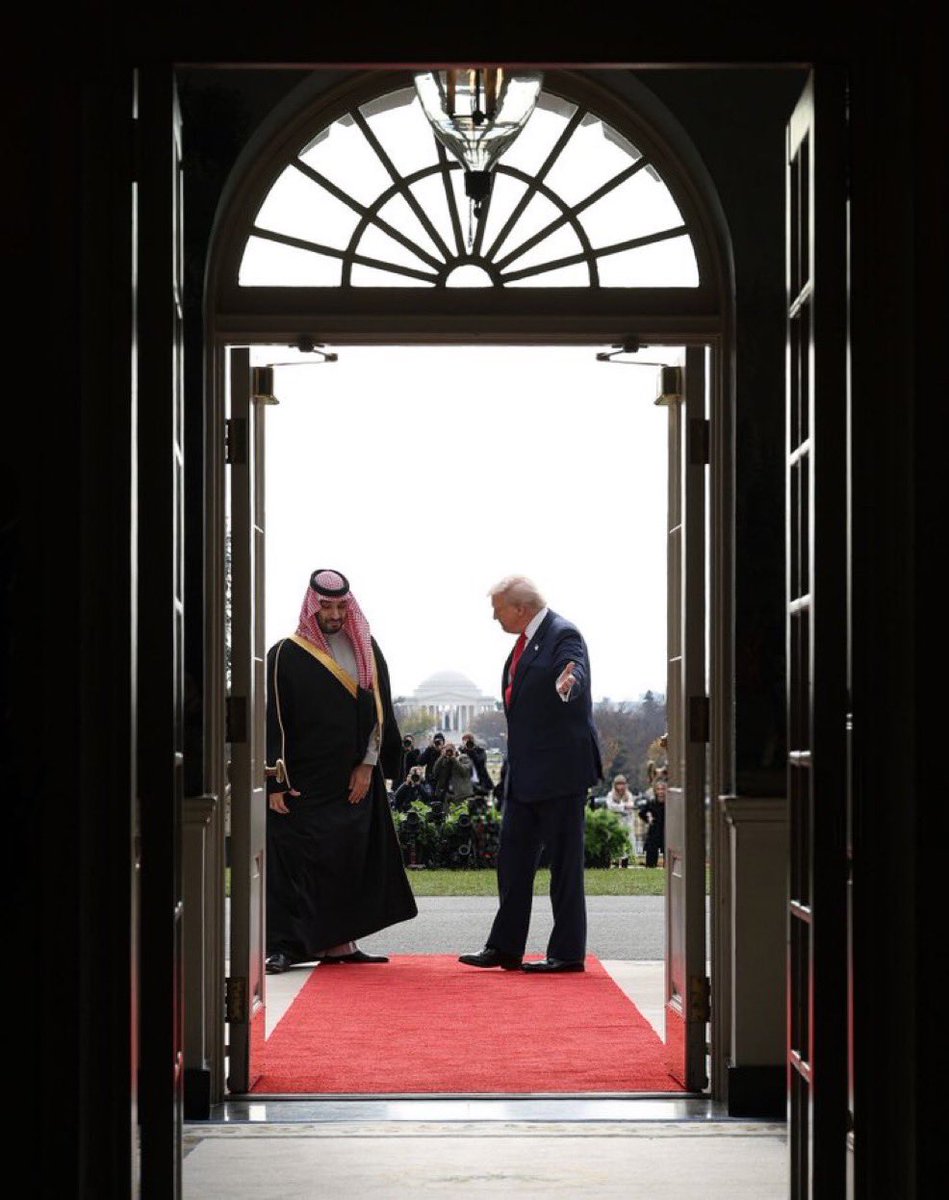 Lk_Alhammad's tweet image. الله يحفظك يا سيدي في حلك وترحالك 💚🇸🇦

#زعيم_الشرق_الأوسط #محمد_بن_سلمان_في_واشنطن