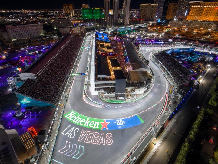 Cuando hablamos del #GPLasVegas solemos creer que es impagable, pero la realidad es que es una de las fechas más accesibles y con mejores actividades para los amantes de la #F1 y también para los que solo quieren vivir “la experiencia”.

atraccion360.com/gp-de-las-vega…