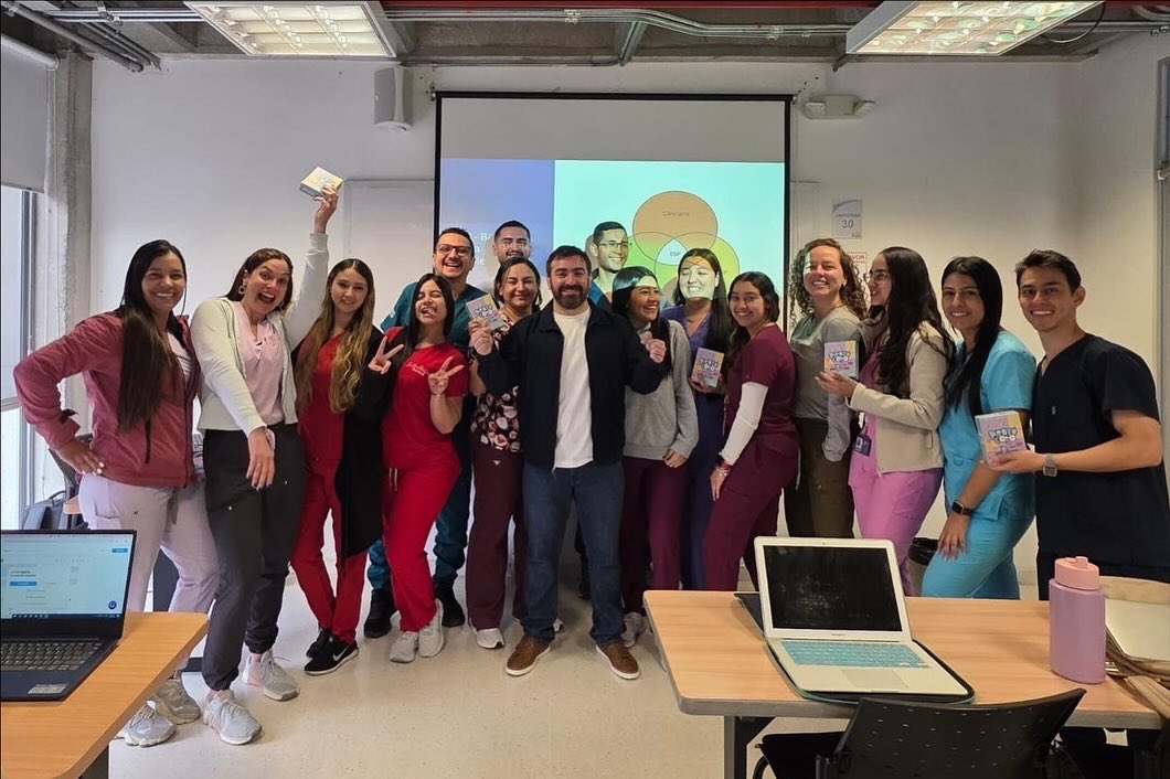 medicina_ucsc's tweet image. 🇨🇴 Raúl Aguilera, académico del Departamento de Salud Pública, participó en una pasantía investigativa en la Universidad Autónoma de Manizales, Colombia.

El kinesiólogo desarrolló actividades de docencia e innovación educativa en los programas de posgrado en Odontología.