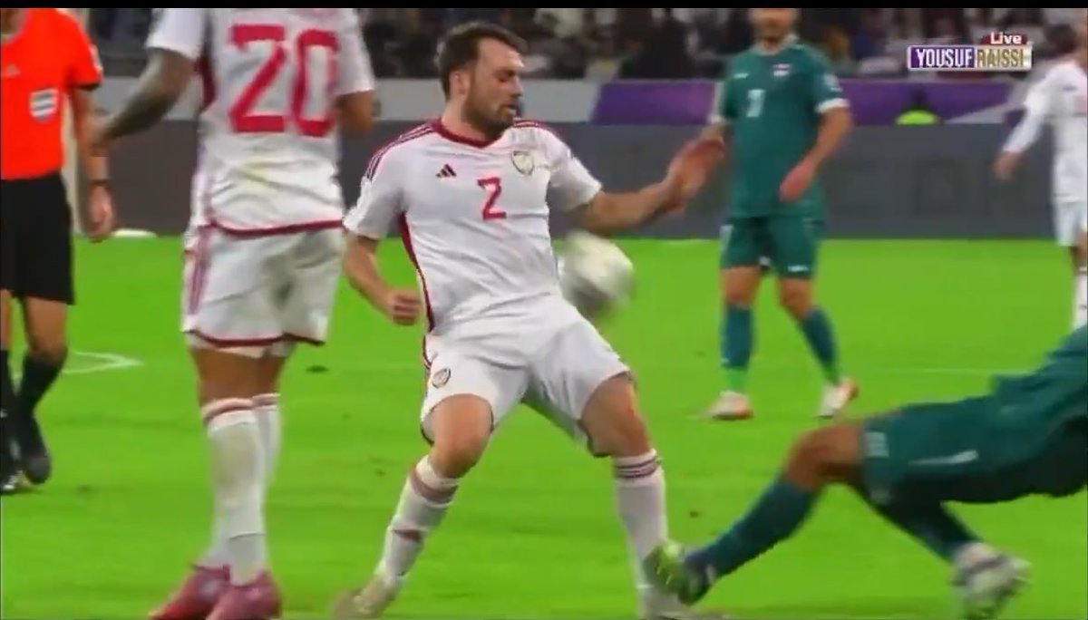 RashedYA11's tweet image. الفار ماشاف هاللقطات.. بس شاف كورة راجعه من راس لاعب ل ايده من بين ١٨ لاعب فالمنطقة

نبذة عن فساد الاتحاد الاسيوي 
مستحيل نتاهل بوجود هذا الاتحاد المرتشي