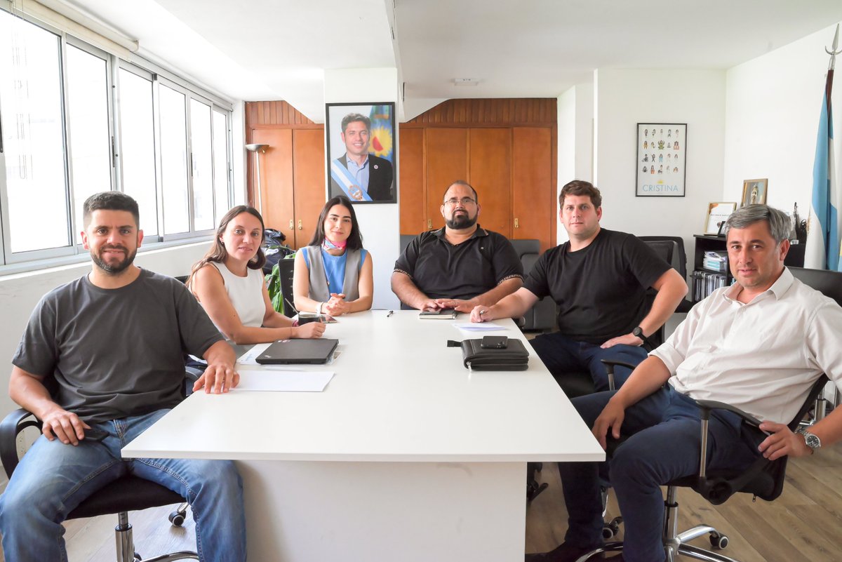 🗣️ Los y las funcionarias Clara Aleman, Juan Pablo Lamboglia, Aníbal Portillo y Lara García Chironi se reunieron con el intendente de <a href="/MunicipalidadHY/">Municipalidad de Hipólito Yrigoyen</a>, Luis Ignacio Pugnaloni, para analizar y planificar futuras acciones en el distrito.