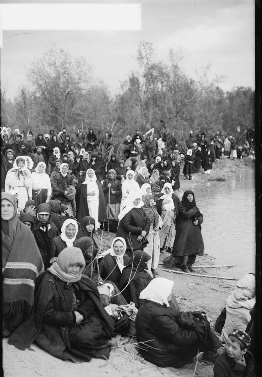 🇷🇺🇵🇸 Christian pilgrims from the Russian Empire in Palestine in the early 20th century.