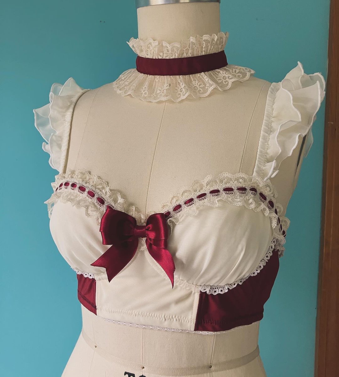 madchaser_'s tweet photo. Posting my bra for Strawbery Ice Cream again bc look at her she’s so crisp &amp; clean 🤩 https://t.co/5alkLzXSV1