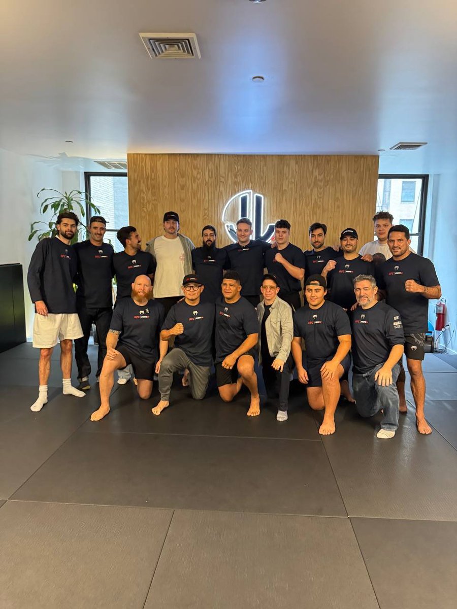 JoinFightID's tweet image. No rematches. No excuses. The results are FINAL. 🥊👇

Here are the winners of the Creator Face-Off 🏆

1️⃣ @chooserich - Won the crowd and the round.
2️⃣ @Chilearmy123 - Wasn&apos;t here to participate, was here to take over!
3️⃣ @andrewaskshow - Mic-drop W from our podcaster turned…