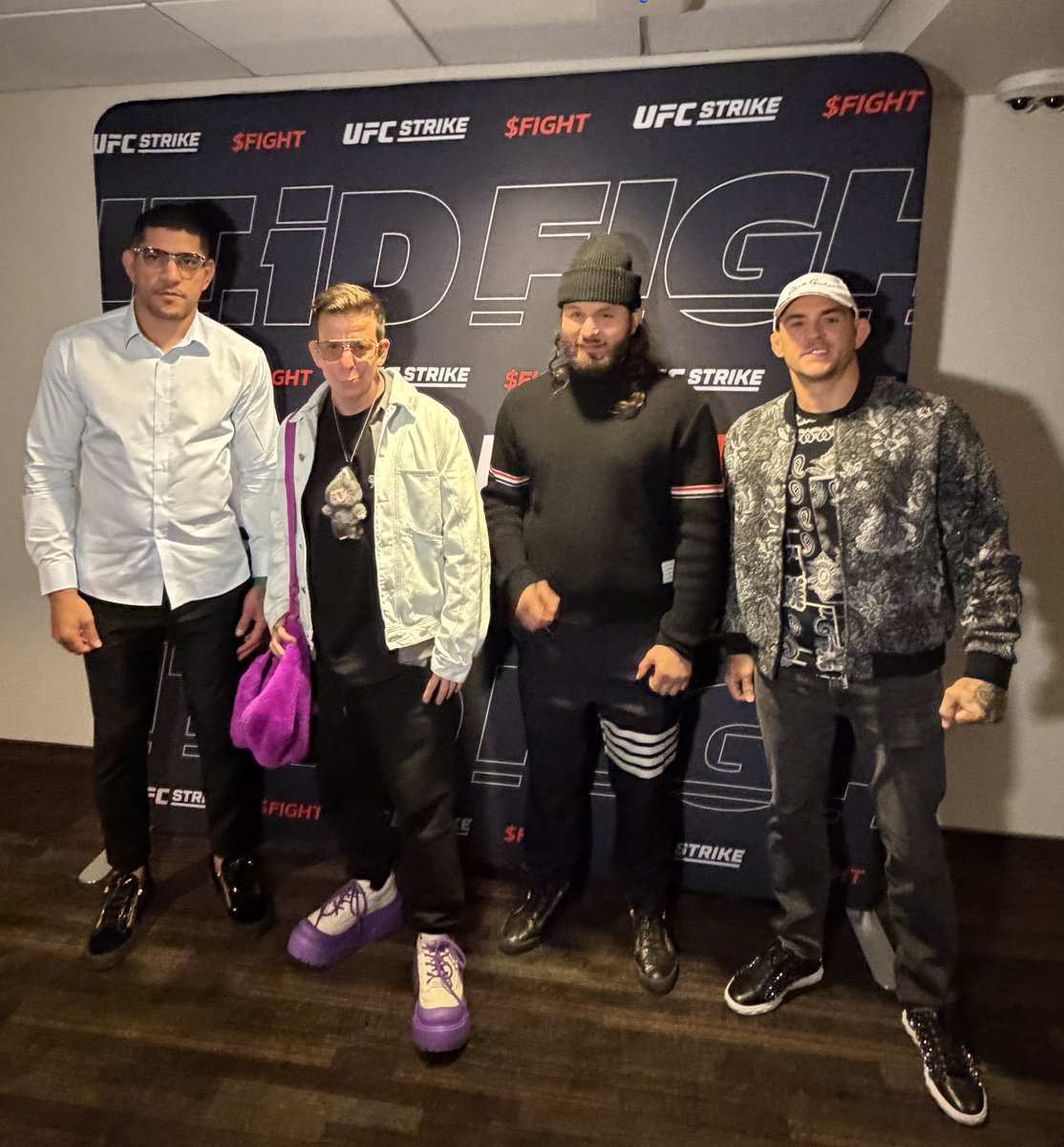 JoinFightID's tweet image. No rematches. No excuses. The results are FINAL. 🥊👇

Here are the winners of the Creator Face-Off 🏆

1️⃣ @chooserich - Won the crowd and the round.
2️⃣ @Chilearmy123 - Wasn&apos;t here to participate, was here to take over!
3️⃣ @andrewaskshow - Mic-drop W from our podcaster turned…