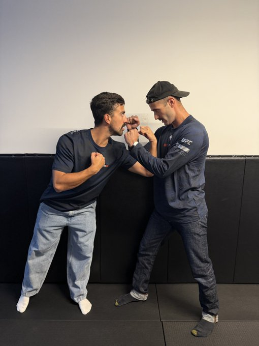 JoinFightID's tweet image. No rematches. No excuses. The results are FINAL. 🥊👇

Here are the winners of the Creator Face-Off 🏆

1️⃣ @chooserich - Won the crowd and the round.
2️⃣ @Chilearmy123 - Wasn&apos;t here to participate, was here to take over!
3️⃣ @andrewaskshow - Mic-drop W from our podcaster turned…