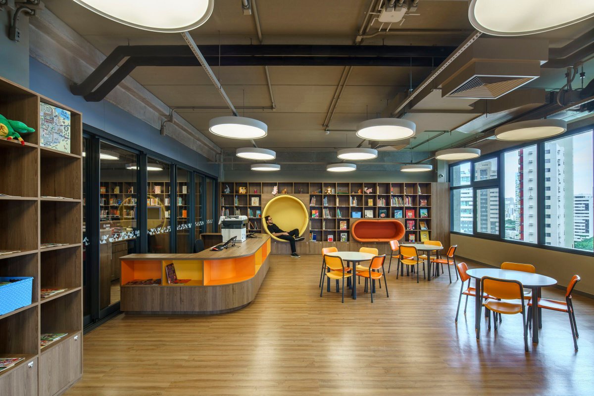 Archello's tweet image. BCMF Arquitetos’ Bernoulli School uses a modular prefabricated concrete system, solar-oriented brise-soleils, and exposed mechanical and acoustic systems to enhance efficiency, adaptability, and long-term performance.
archello.com/project/bernou… 

#ModularDesign #BriseSoleil