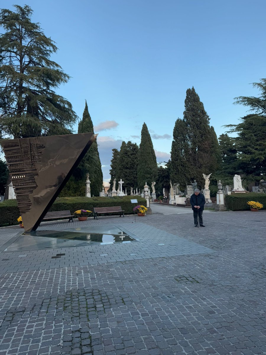 🎬Dal silenzio del #CimiteroMonumentale al #FelliniMuseum, passando per la masterclass al #CinemaFulgor: il Maestro Aleksandr Sokurov ha esplorato l’immaginario felliniano, apprezzandone emozione e artigianalità
comune.rimini.it/novita/notizie…
#rimini #comunerimini #premiotoninoguerra