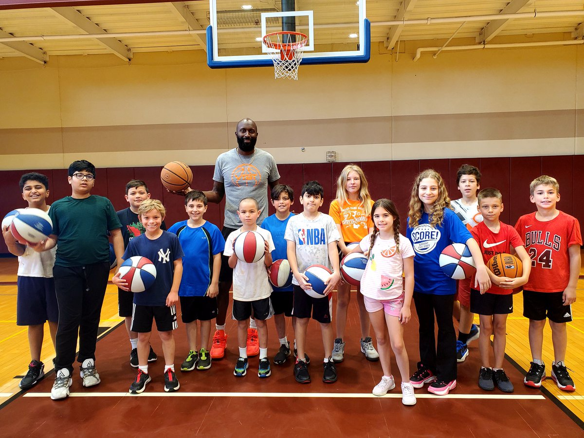 🏀 Ready to level up your game? Join our December basketball camps led by Vince Thomas! Sharpen your skills, build confidence, and have fun on the court ➡ bit.ly/3Qllh4j
REGISTER BY FRIDAY!