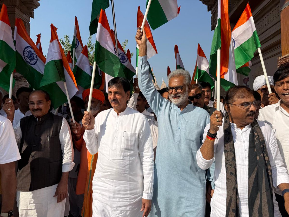 કાંકરેજ ખાતે ‘સરદાર<a href="/150/">150</a> યુનિટી માર્ચ’ અંતર્ગત ભવ્ય પદયાત્રા યોજાઈ, જેમાં નાગરિકો અને યુવાનોએ મોટા ઉત્સાહ સાથે જોડાઈ રાષ્ટ્રીય એકતા અને અખંડિતતાનો સંદેશ આપ્યો. વાળીનાથ મહાદેવ મંદિરથી શરુ થયેલી પદયાત્રાનુ સમાપન ઓગડ દેવ દરબાર ખાતે થયું. <a href="/InfoGujarat/">Gujarat Information</a>