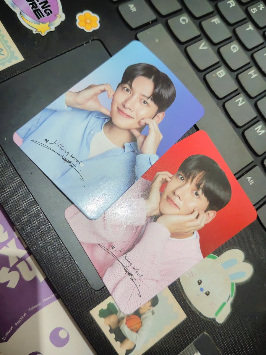 jspark125's tweet photo. coy gua lagi senang mau pamer dikit, beli happytos 3 bungkus dapet 2 poca jcw gokss wkwk apa efek beli di malang ya? deket pabriknya ajahahah lopyu bang ichang 😘 https://t.co/79t59EFrTZ