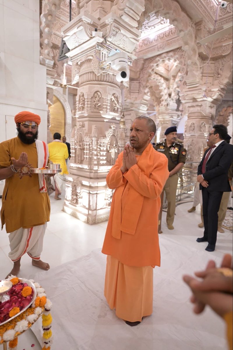 iSinghApurva's tweet image. महाराज @myogiadityanath जी अयोध्या पहुंचे,

उन्होंने श्री राम जन्मभूमि मंदिर में  प्रभु राम लला के दर्शन व पूजा अर्चना की। 🚩