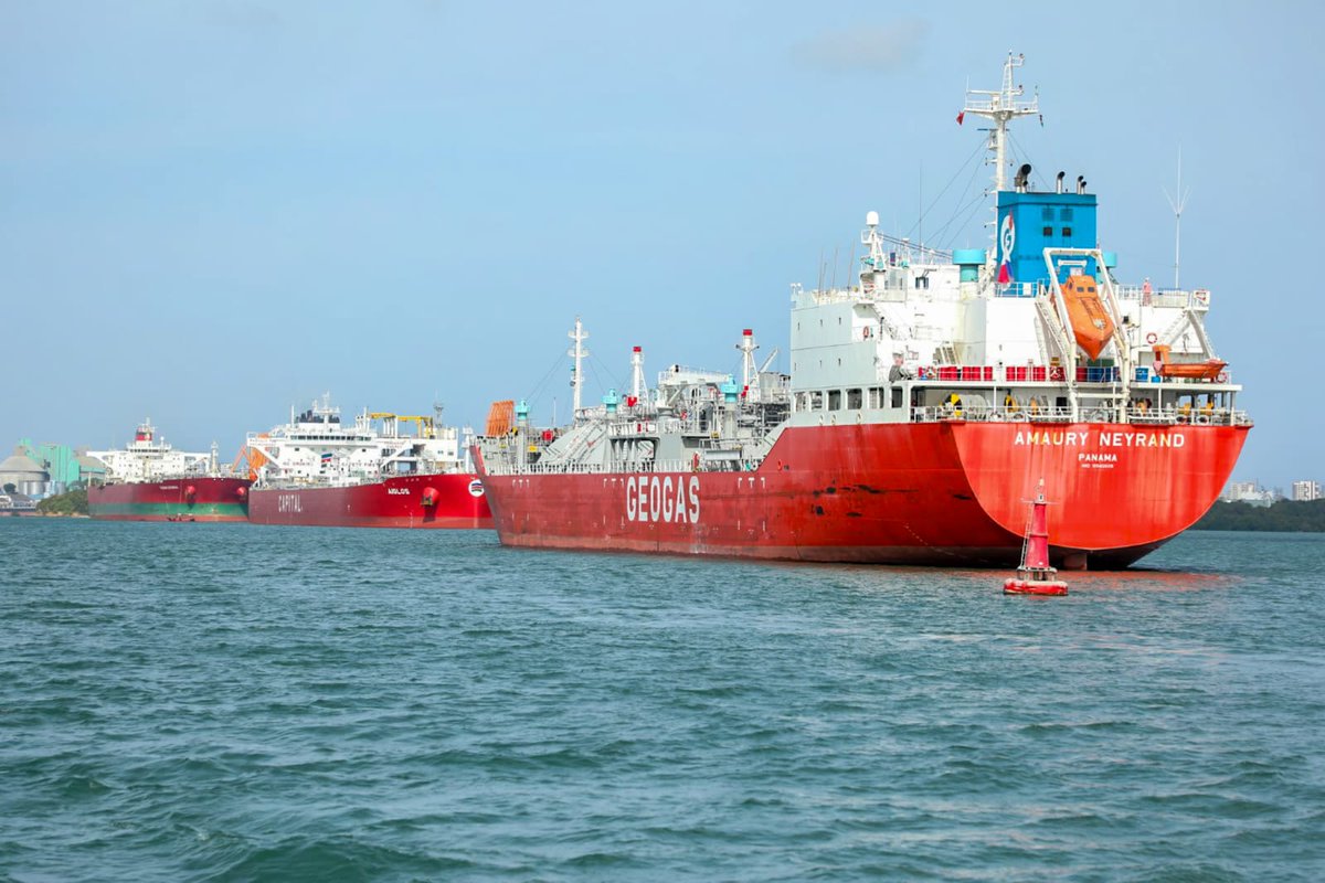 Kenya_Ports's tweet image. The Port of Mombasa will, in the next 14 days, handle a total of 42 vessels, with 23 accounting for container ships. 

At the same time, the Port will receive 15 conventional cargo vessels, 1 car carrier, and 3 oil tankers.

The port of  Lamu will also handle 9 container vessels…