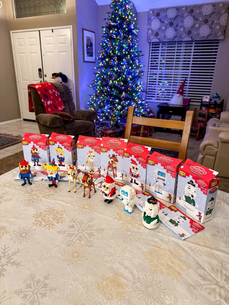 FamTravelFolio's tweet photo. It’s beginning to look a lot like Christmas… 🥰 🎄 

Need any holiday UGC? 

Our house is 1/2 decorated for evergreen &amp; Christmas content!

#ugcexample #ugcphoto #UGCcreator https://t.co/oDq5JFvEaz