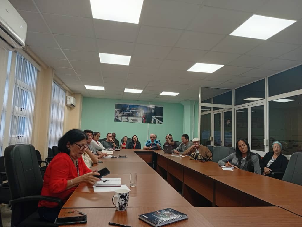 CEINPETCuba's tweet image. 🔬Sesión del Consejo Científico de Geofísica en marcha!

Revisión y seguimiento de proyectos de investigación. Momento clave para alinear objetivos y asegurar la excelencia científica. 🎯
@CEINPETCuba
#PetrolerosPorCuba #Geofísica #Proyectos #Cuba