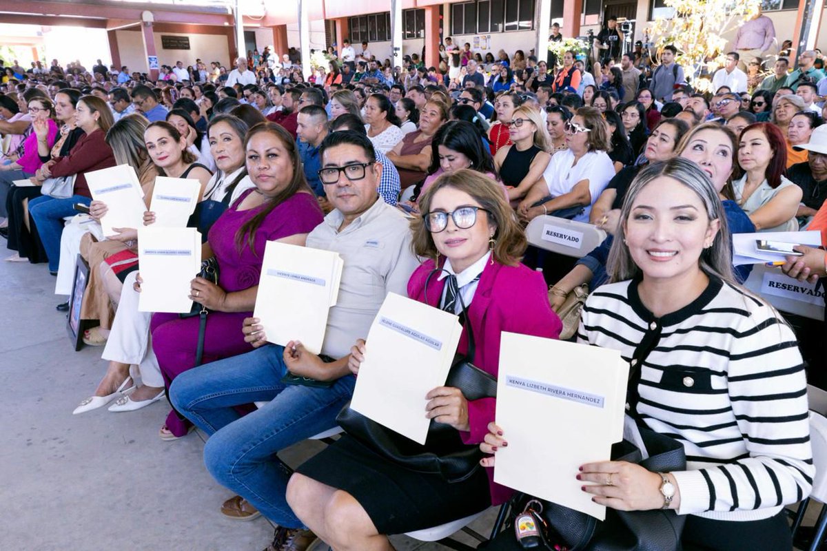👩‍🏫Tras años de lucha sindical se logró la entrega de 500 basificaciones a docentes y PAAE en #BCS. El líder del #SNTE, Mtro. Alfonso Cepeda, destacó la gestión del gobernador <a href="/VictorCastroCos/">Víctor Castro</a>, así como la voluntad de la Presidenta <a href="/Claudiashein/">Claudia Sheinbaum Pardo</a> y del secretario <a href="/mario_delgado/">Mario Delgado</a>