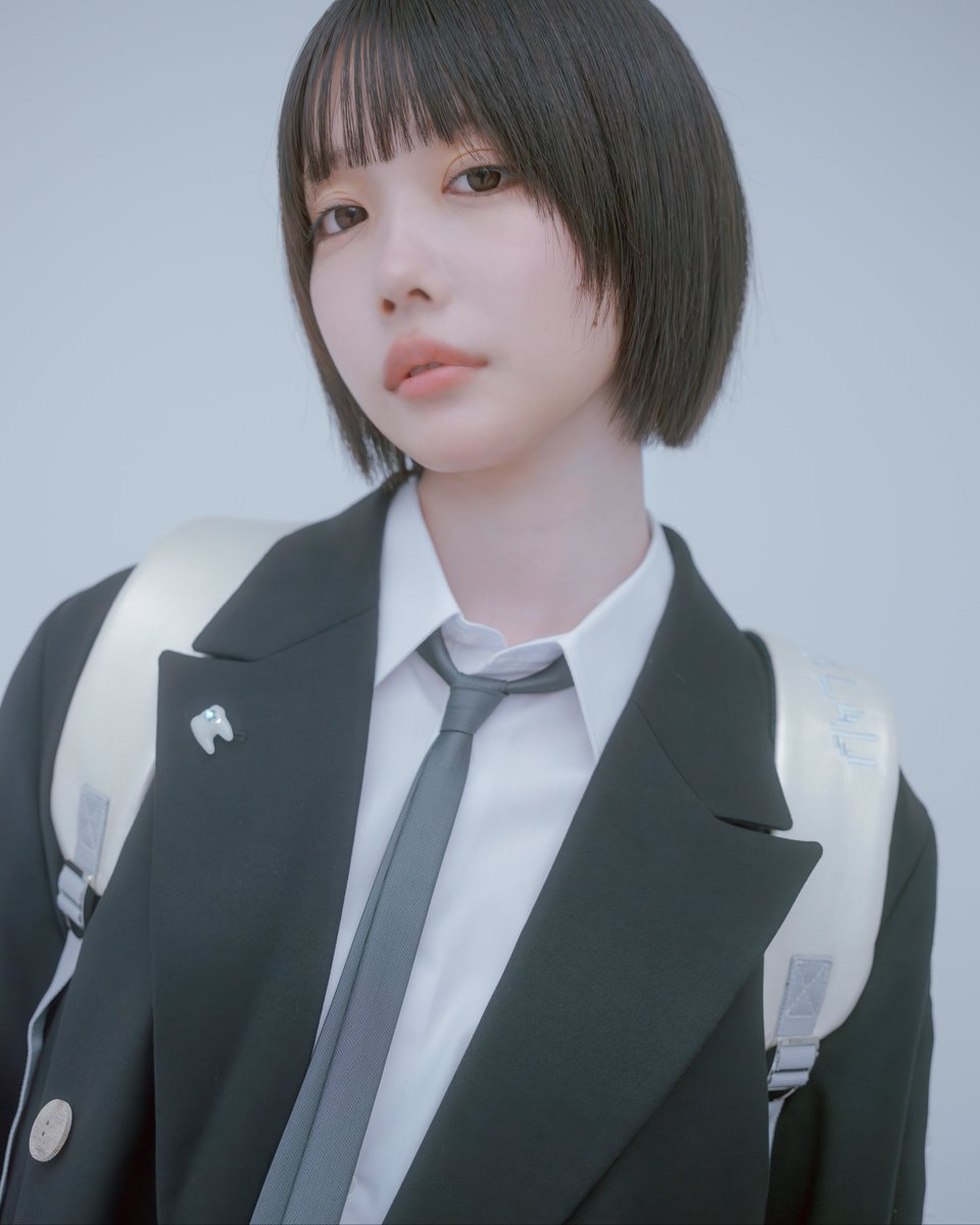 fashionsnap's tweet image. あの：今、制服を着ることで当時の自分を取り戻している感じですね。学生時代、セーラー服で通学しなきゃいけなかったんですけど、クラスの子に制服を隠されたことがあって。…