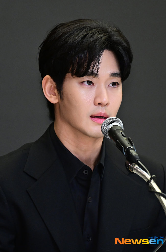 [NEWS] #KimSoohyun’s side tells the late Kim Saeron’s family, “You can’t shift responsibility for further illegal acts onto Gaseyeon.”
⸻ naver.me/F75WEHDk

“The family can no longer pin the responsibility on Kim Seui.” Kim Soohyun’s side issues another strong warning.
⸻