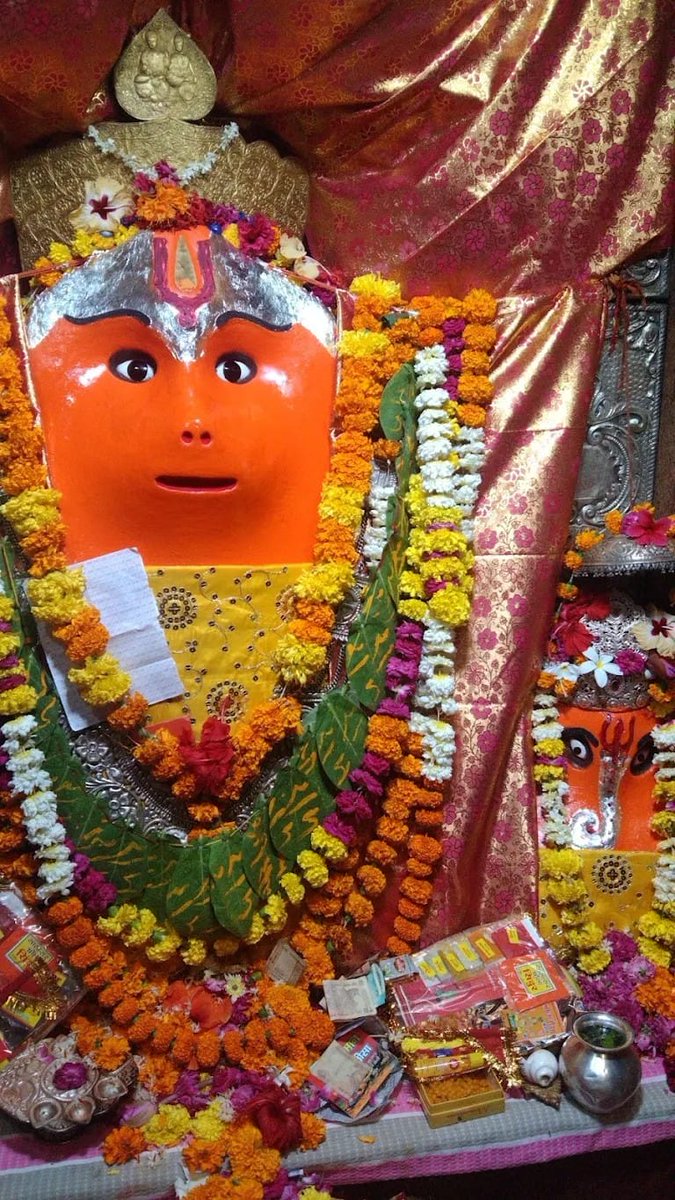 🙏 जय श्री राम 🙏
🌹दिन की शुरुआत प्रभु दर्शन से🌹
प्राचीन श्री सिद्धेश्वर वीर हनुमान मंदिर, पारसी मोहल्ला, नवलखा, इंदौर, MP में विराजमान श्री हनुमान जी महाराज के दिव्य दर्शन। प्रभु की कृपा से आज का दिन शुभ एवं मंगल मय हो। श्री सीतारामजी महाराज सबका कल्याण करे।
🙏सुप्रभात🙏
