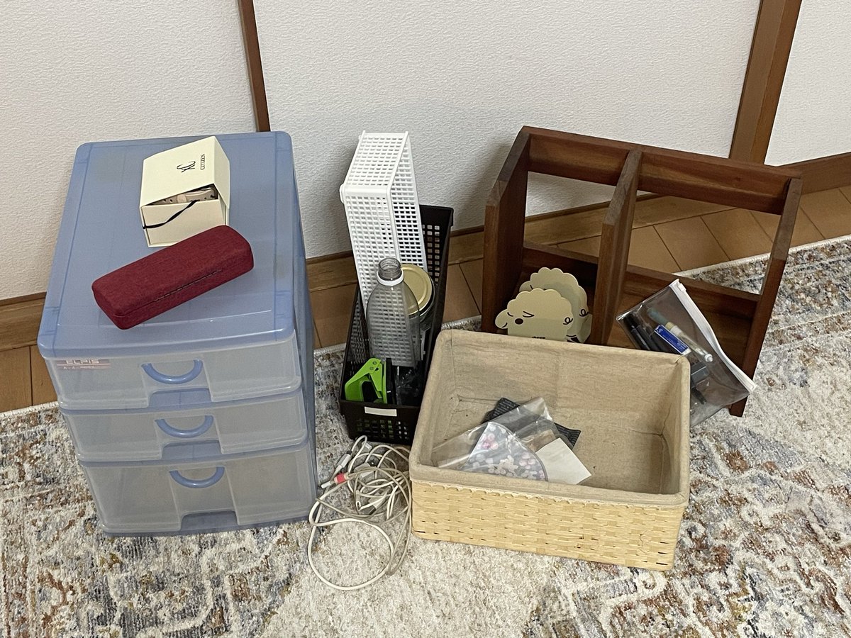 断捨離中 ③ 断捨離中 ③ 断捨離中 断捨離中〜 整頓中