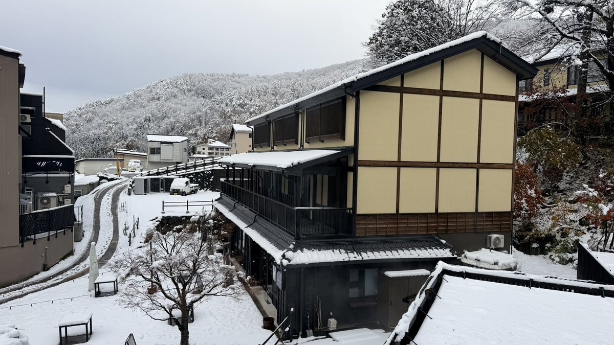 luglugluglug's tweet image. すっかり積もった。