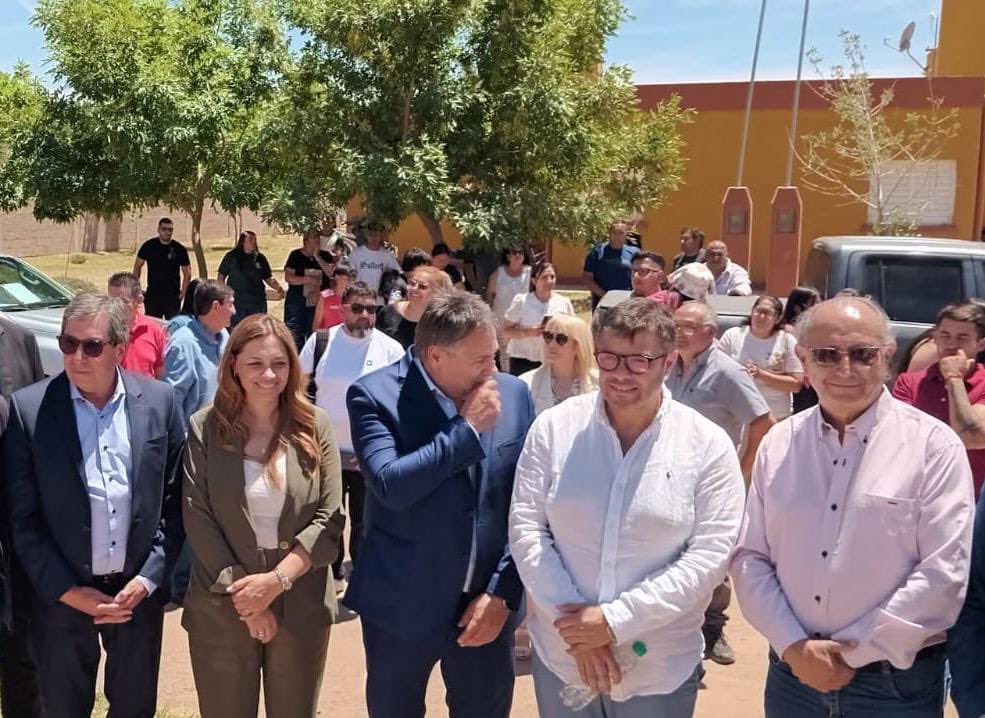Acompañamos a <a href="/TeresitaMadera/">Teresita Madera</a> en un nuevo aniversario del departamento Gral Lamadrid, en la ocasión apuntalamos el desarrollo de la política ovina y visitamos una cancha con riego por aspersión.