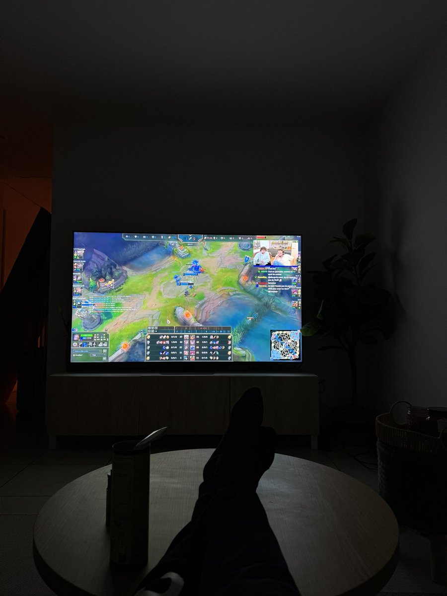 ThomChamp's tweet image. TELLEMENT HATE DE VOIR KIM CANNA CHIER SUR LA LEC SUR CE MASTODONTE AHAHAH 

(J’ai peut être un peu abusé)