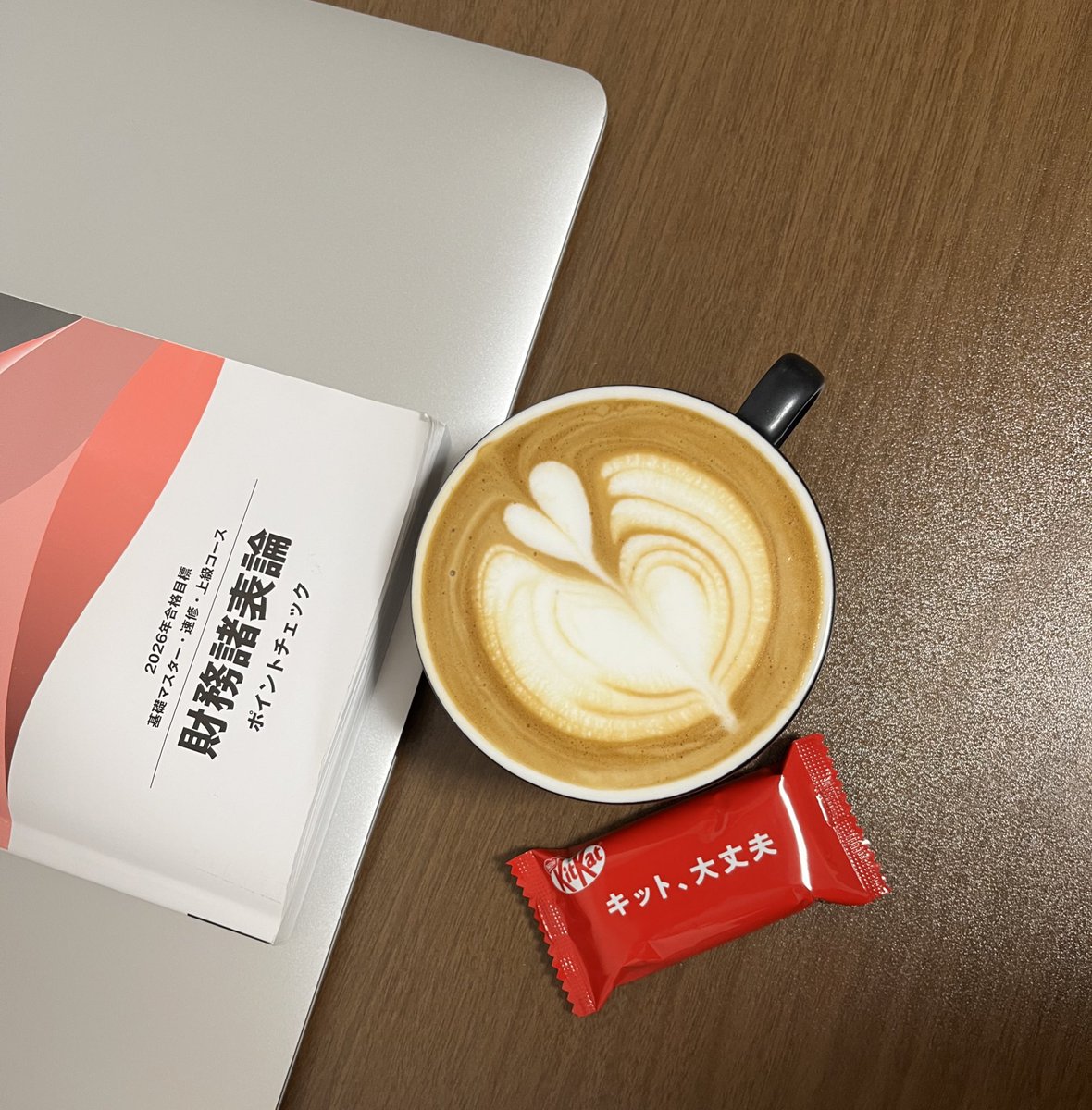 yokobdx's tweet image. 遅出なのでゆっくり朝してます
明日朝？いよいよ運命のNVIDIA決算発表
今月のマイナスをなんとかしてほしい

実力テスト対策
計算は整った、あとは理論

ハイスタツアーは落選した🥺