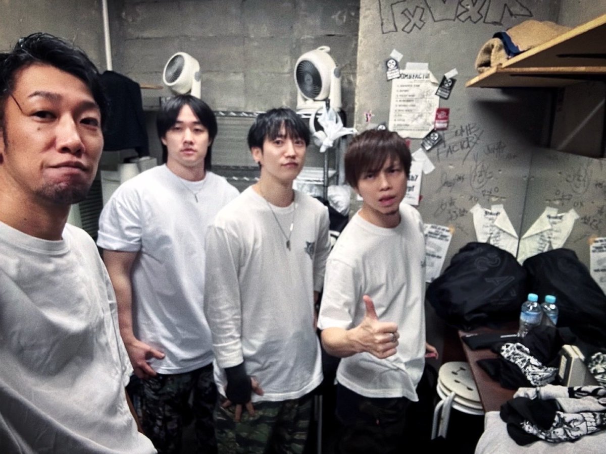 昨日は新宿HEIST、お越しいただきありがとうございました。
GUYZ次回のライブは12/4 12/5の韓国2daysです！