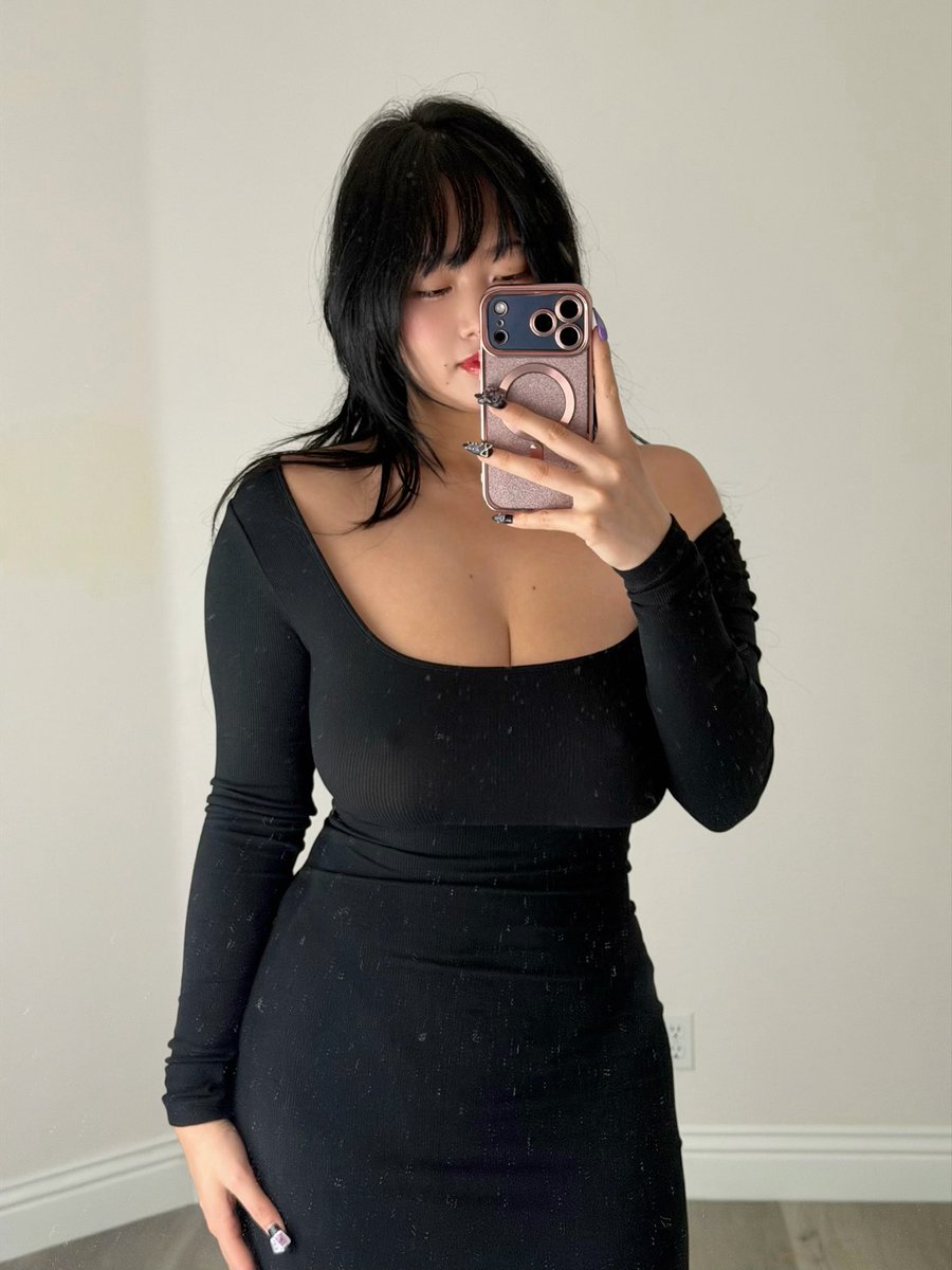 ammeerrss's tweet photo. if you guessed I bought this dress for makima you were correct 
.
.
(sorry my mirror is dusty) https://t.co/ptUVPvvObz