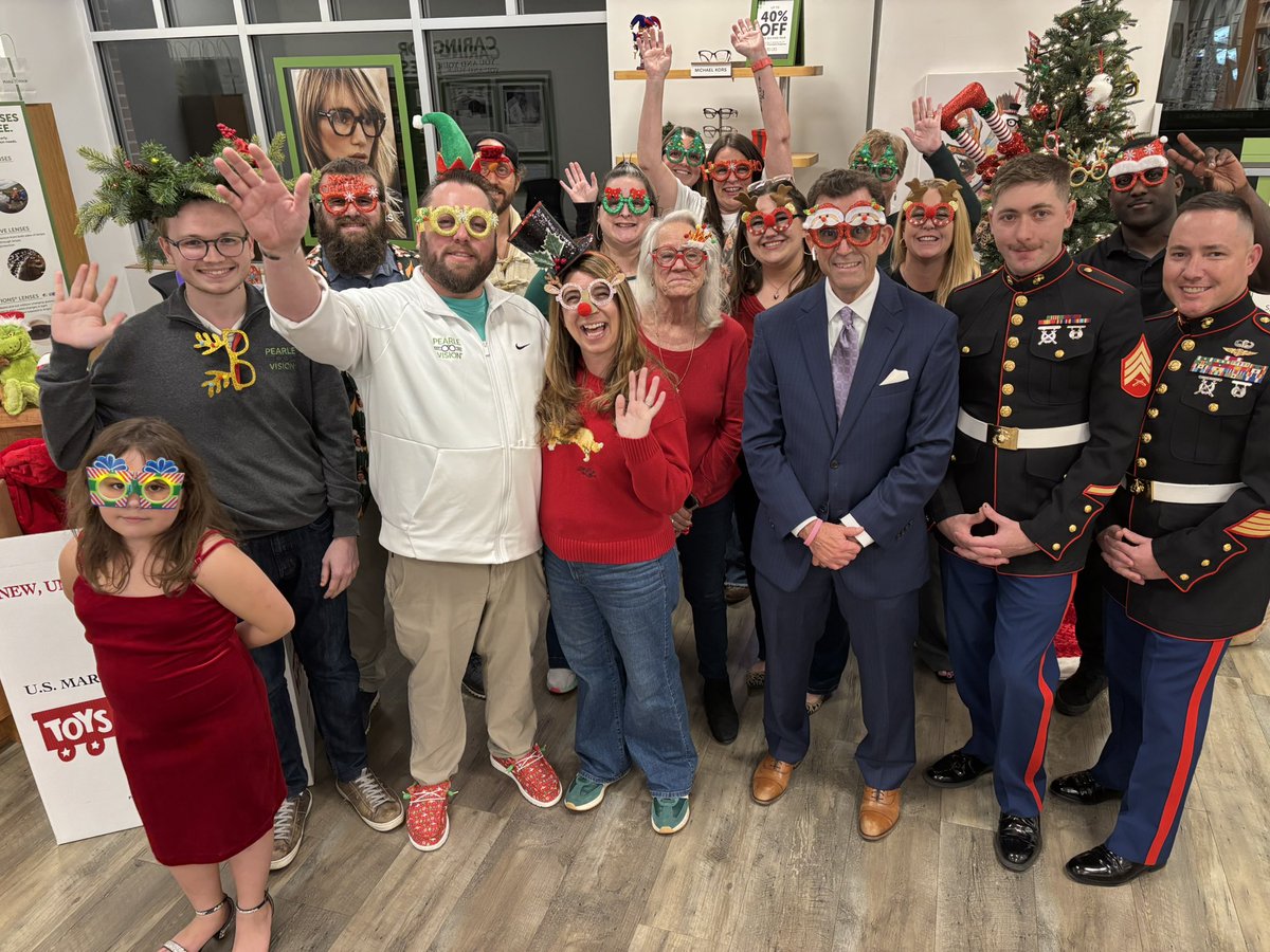 RobStormTeam2's tweet image. Thank you to the staff at Pearle Vision Mt. Pleasant and Pearle Vision North Charleston for a fun “20 Days of Giving” today! Lots of donations for  @ToysForTots_USA 
@WCBD @StormTeam2WCBD