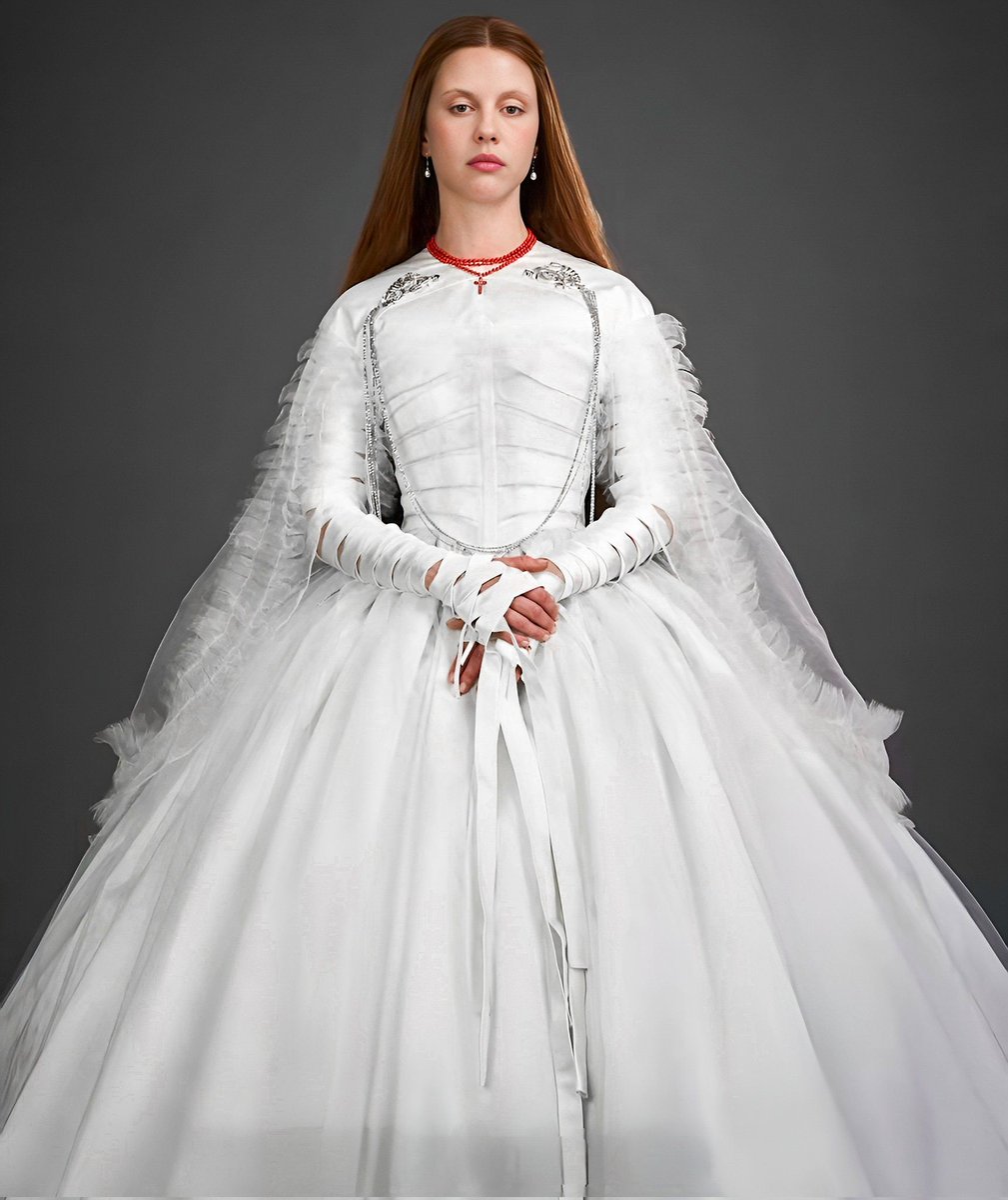 Anya00586015's tweet image. Girls don&apos;t want boys. Girls want Elizabeth&apos;s wedding dress from Frankenstein.