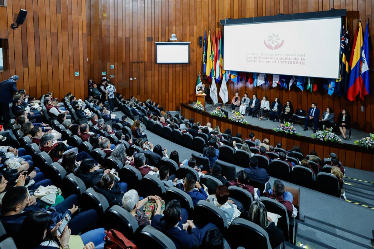 ISSSTE_mx's tweet image. Durante el Primer Encuentro Nacional por la Transformación de la Atención en el @FOVISSSTEmx, el director general, @martibatres, destacó que actualmente estamos construyendo una nueva etapa histórica para la vivienda social en México, con justicia, humanismo y reconstrucción…