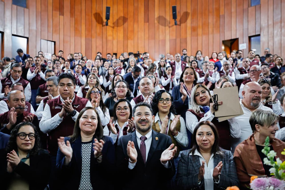 ISSSTE_mx's tweet image. Durante el Primer Encuentro Nacional por la Transformación de la Atención en el @FOVISSSTEmx, el director general, @martibatres, destacó que actualmente estamos construyendo una nueva etapa histórica para la vivienda social en México, con justicia, humanismo y reconstrucción…
