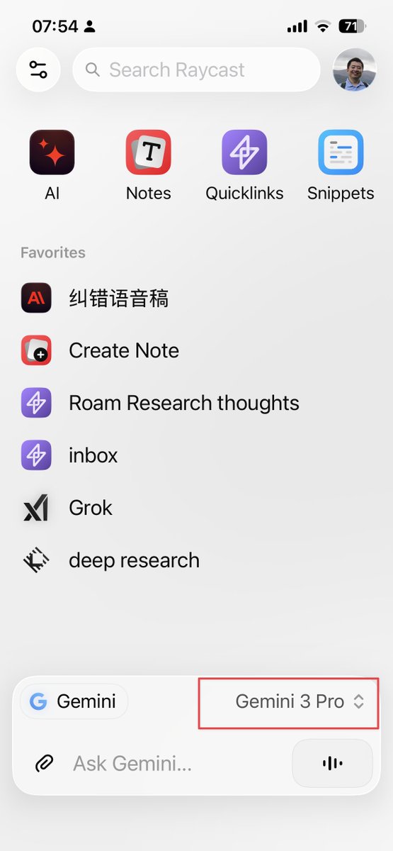 一早就發現，Raycast 已經支援Gemini 3 Pro，在手機App 裡也能第一時間使用。而且當時Raycast AI 還是半價購的。感覺過去這一年訂閱最超值的App 裡，Raycast 能排進前三名。試試啥提示詞好呢？ 🤔