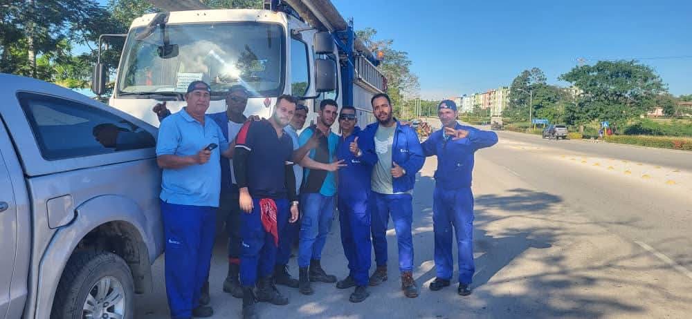 garcia_yec52416's tweet image. De #PinardelRío a Mayarí!! Con el compromiso de la solidaridad y la responsabilidad como bandera, labora la brigada de linieros de @ETECSA_Cuba en la recuperación del servicio telefónico tras las afectaciones dejadas por el Huracán Melissa; ustedes son ejemplo y orgullo 🇨🇺 🇨🇺