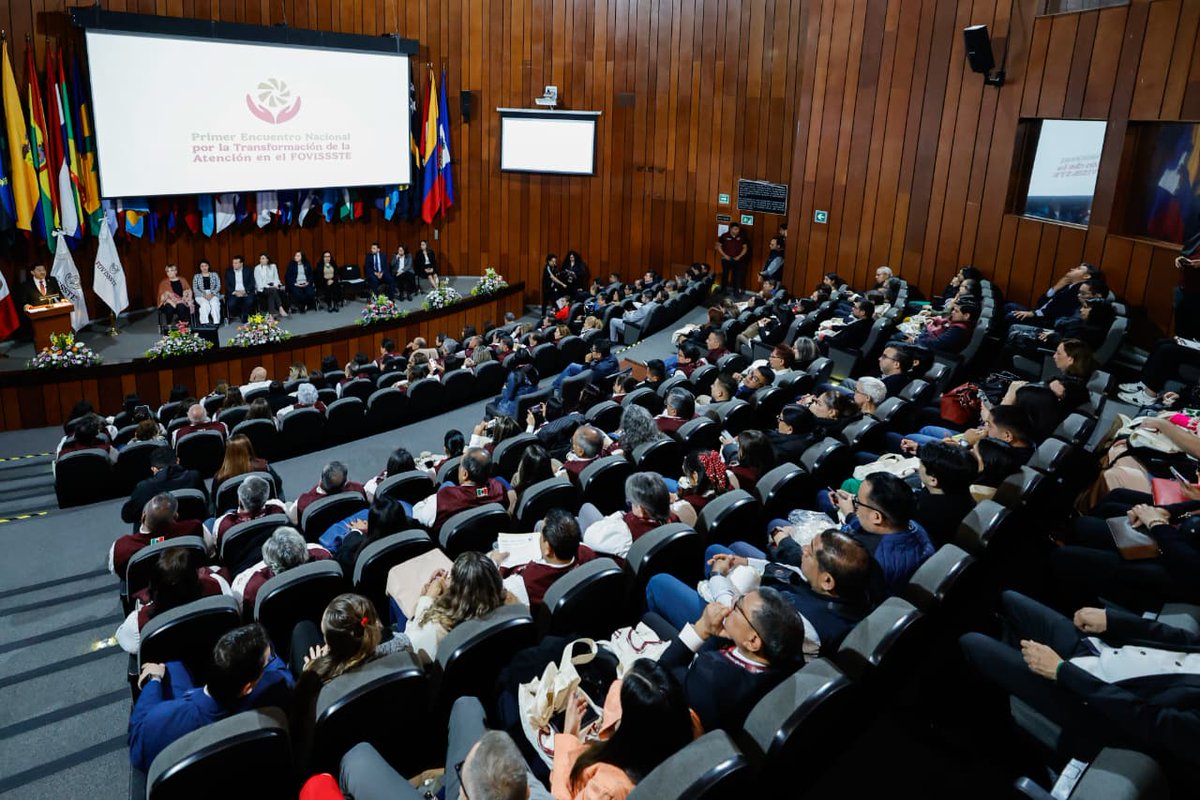 ISSSTE_mx's tweet image. 😉 Resaltó que el #FOVISSSTE se ha convertido en un referente nacional gracias a acciones concretas que cambian vidas como: condonaciones, quitas, congelamientos, créditos más accesibles para mujeres, apoyo a personas mayores, impulso a la autoconstrucción en suelo social, entre…