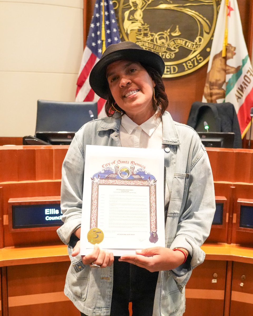 SMPublicLibrary's tweet image. There’s still time to apply for the honor of serving as the next Poet Laureate!

The Poet Laureate program fosters new writing that reflects @santamonicacity diversity, and strengthens arts education across the community. 

Apply by November 30, 2025: santamonica.gov/programs/poet-…