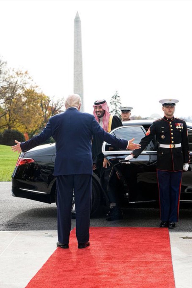 #زعيم_الشرق_الأوسط

هلا يا شبيه معزّي وعزوة الشجعان 
هلا بالعظيم اللي حكت عنه أفعاله