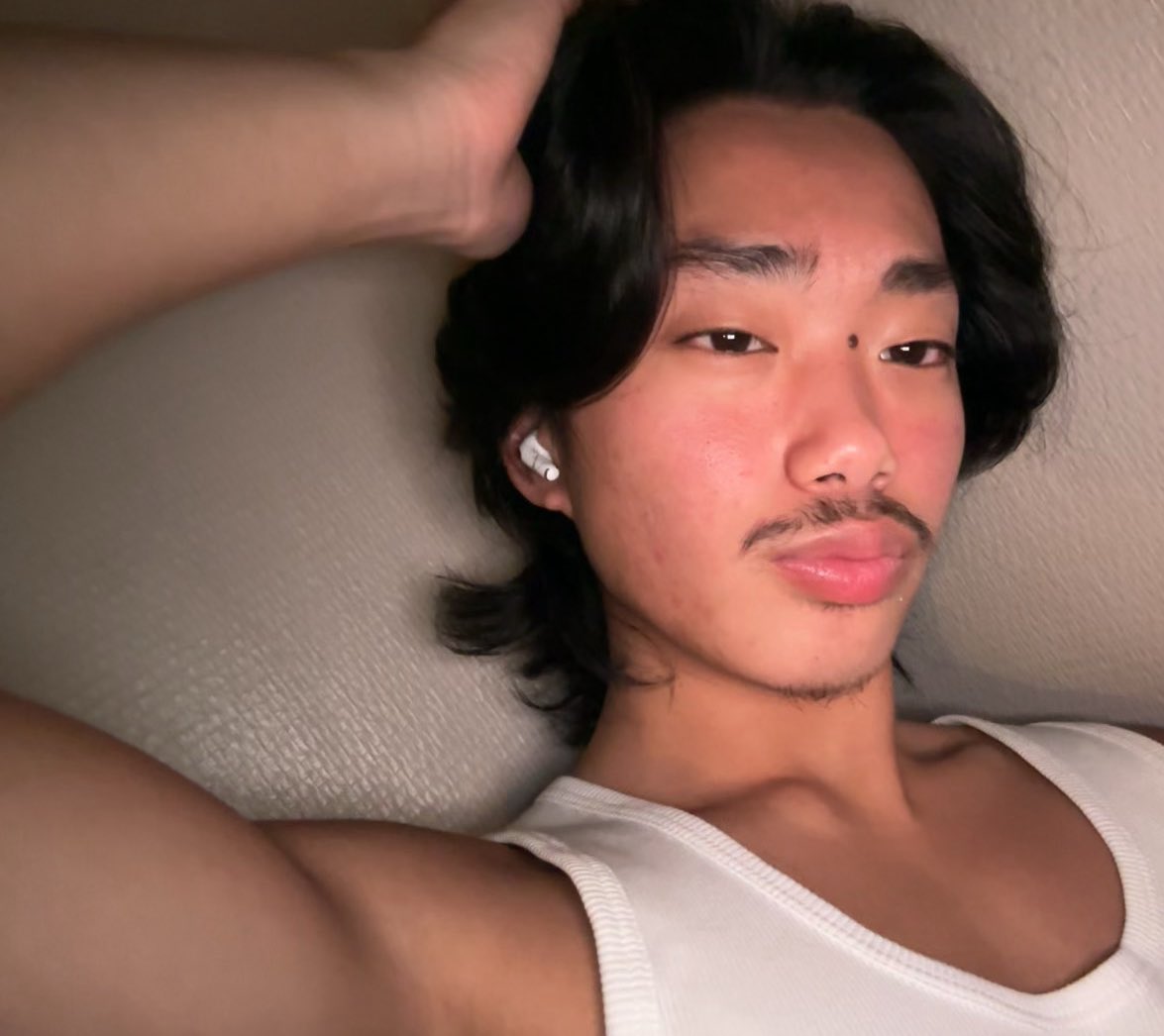 himwarren's tweet image. J’essaie de faire des playbacks je vois mes joues elles sont rouges en mode #kawai