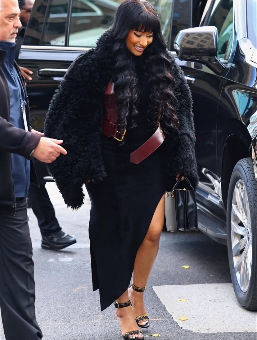 HARDWHlTE's tweet image. She really ate this look up.