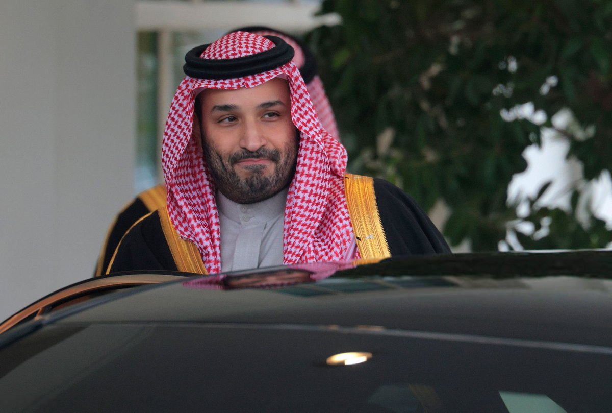 a12za7's tweet image. ماعند ابو سلمان يمكن واحتمال
كله ثقه بالواحد الحي الوكيل

يبني على متنه طموحات وآمال
تحققت احلامنا في ومض ليل

الشعب يفدا سيدي في كل حال
من ساعة الميلاد لـوقت الرحيل