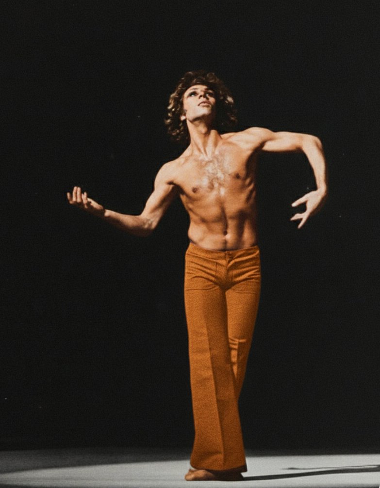 HSpicaRadio's tweet image. “La energía que desborda, la emoción que habla sin palabras.
En esta imagen, Jorge Donn parece convertir el movimiento en verdad pura. ✨💛”
#JorgeDonn, #Danza, #Ballet, #ArteVivo, #Emoción